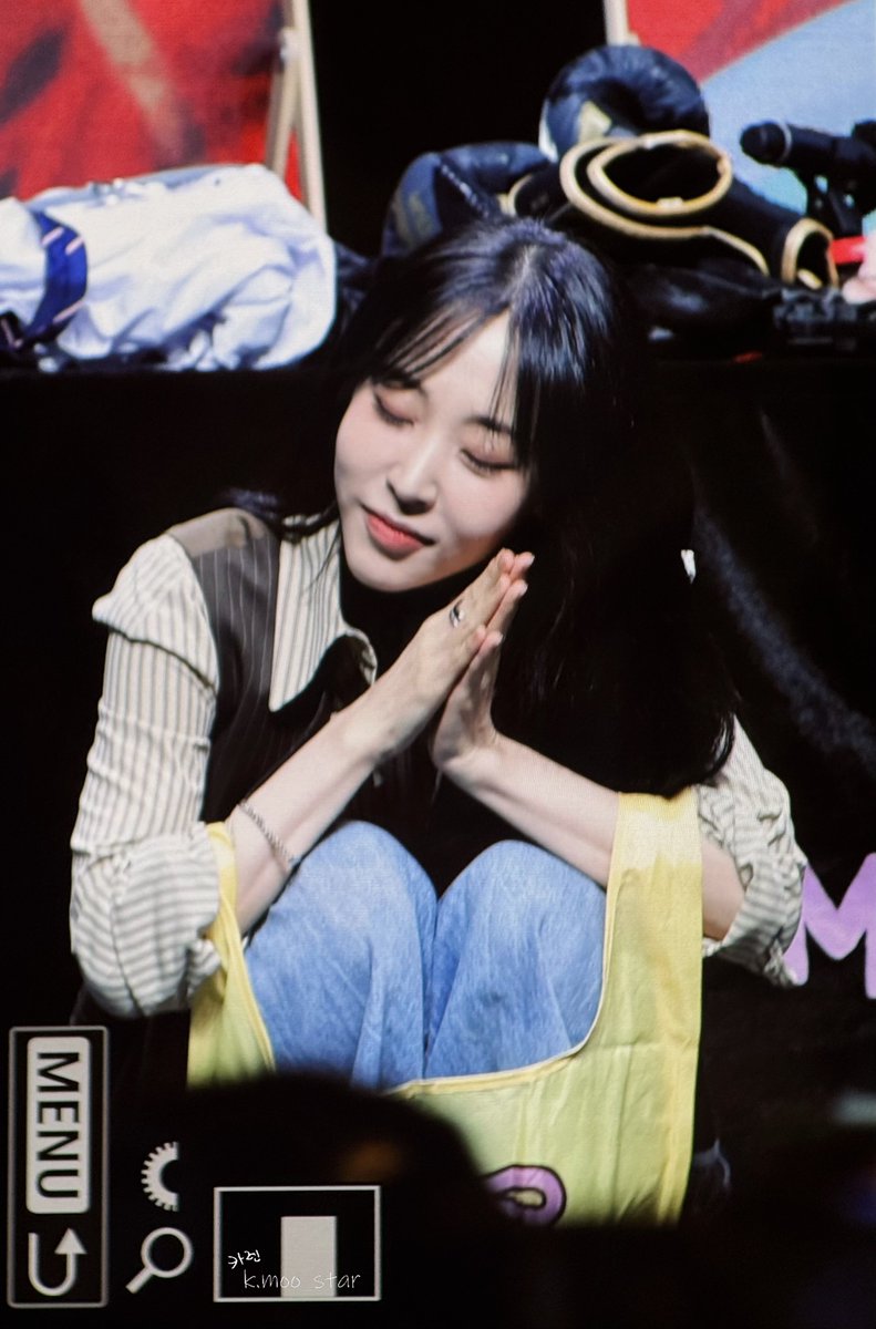 [ Moonbyul 문별🐹 ]                              
251025 Taipei Offline Fansign Preview (1)

#문별 #MoonByul #ムンビョル