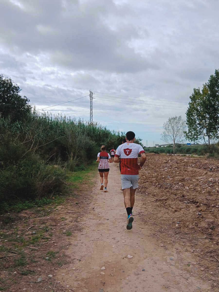 xiquetstgn's tweet image. Aquest matí hem corregut al voltant del riu Francolí tot reflexionant sobre l'impacte ambiental i la importància de preservar els espais naturals amb la nostra companya @rebelaita de la mà de la @kilianfound amb el projecte #RunningMinds🌱

Ha estat un plaer!

#xiquetsdetarragona