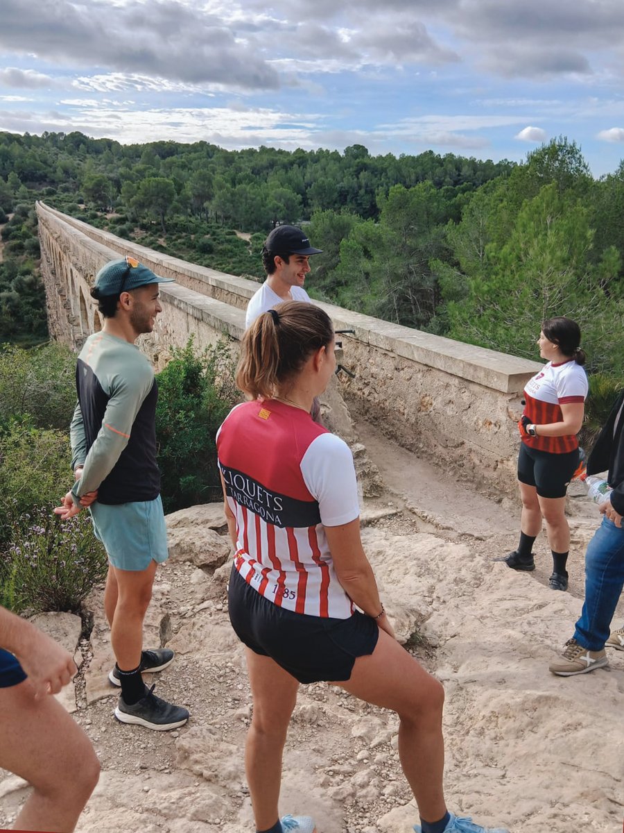 xiquetstgn's tweet image. Aquest matí hem corregut al voltant del riu Francolí tot reflexionant sobre l'impacte ambiental i la importància de preservar els espais naturals amb la nostra companya @rebelaita de la mà de la @kilianfound amb el projecte #RunningMinds🌱

Ha estat un plaer!

#xiquetsdetarragona