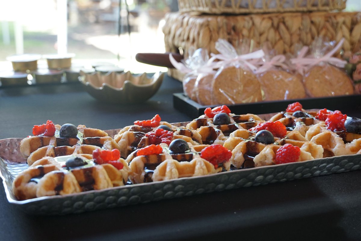 La comunidad aprende, comparte, apoya, convive y... ¡come!

Continuamos la jornada tras recargar (deliciosa) energía.
#WPFemMlg #WordPress #Yummy