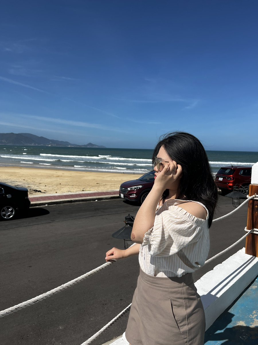 To all of you watching here,
Come close to the screen and listen.
People don’t have to like you.
People don’t have to love you.
They don’t even have to respect you.
But when you look in the mirror
You better love what you see.
Love yourself (Source: Access Hollywood)