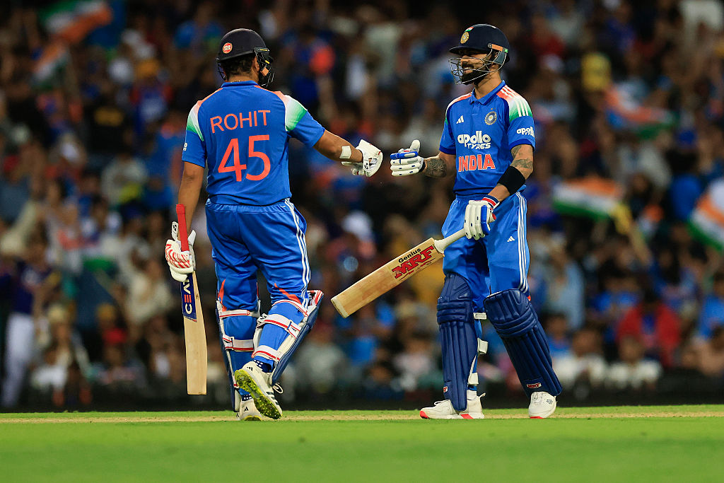 PrD_45's tweet photo. Aaj Rohit aur Virat ke haters ke seene par saamp lot raha hoga, especially Rohit Sharma ke haters ke! Cry haters, Cry more!! 😭��

Aise hi haters ki jalate raho, Well Done Legends ❤️🇮🇳😀

#RohitSharma𓃵 #ViratKohli𓃵 
#IndvsAus #INDvsAUS https://t.co/iUrPCxL6J0