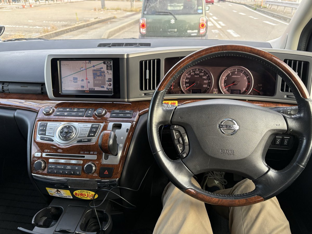 VK45VQ35A25AKF's tweet photo. いつか乗ってみたかった。Driving First Classしてきた。想像より遥かに良い車
フロア高いから着座位置はかなり高くて、座った瞬間は思わずハイエースかよって感じ
3.5ゆーても重いしかったるいんかなーって想像とは裏腹、下のトルクが凄くて2,000回転で全然走れるし滑らか。かなり気に入ってしまった https://t.co/emsAUmOfsB