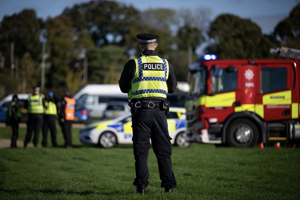 DorsetSpecials's tweet photo. 🚨 #Emergencyservices, took part in a training exercise at The Tank Museum this week to test response to a simulated chemical leak. Dorset Police, Fire, Ambulance, Search & Rescue, BU paramedics and a Special worked together. 👮♂️🚒🚑 #police #SpecialConstable #dorset #dwfire https://t.co/z2LrknwokC