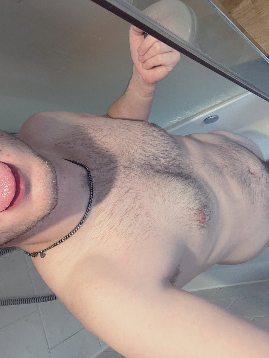 OnlyBoyLeft tweet media