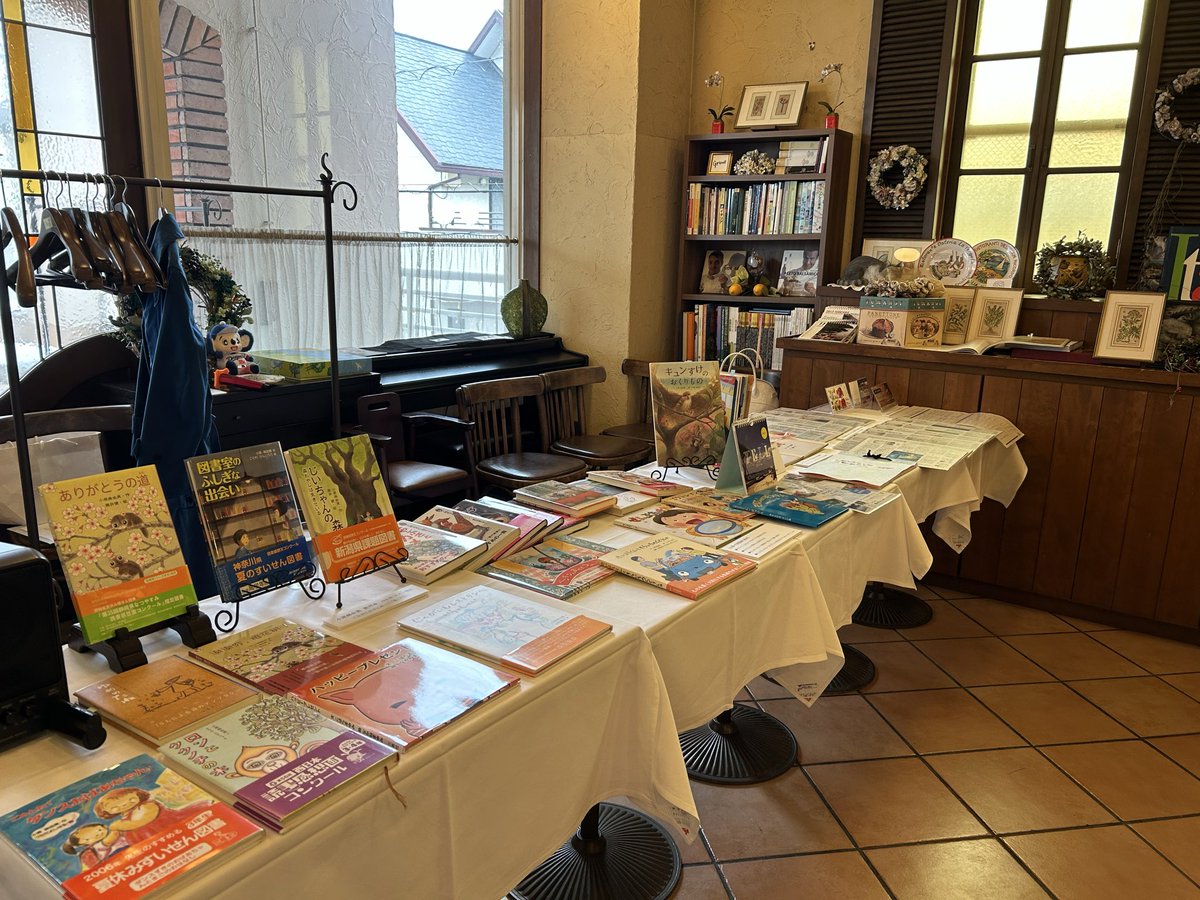 mayumikohara's tweet photo. デビュー20周年記念会と、新刊『みかづき葉っぱのチェリー』の読み聞かせ会、無事に終わりました❣️
#リストランテエスト
#三恵社
#読み聞かせ会
#みかづき葉っぱ
#絵本
#小原麻由美 https://t.co/V638eFjLcP