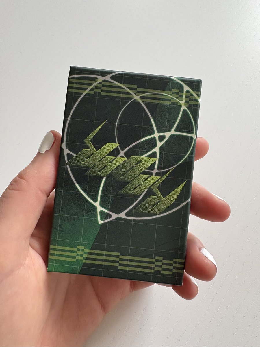 Linefsbts's tweet image. Did I just pay 31 dollars for this tiny thing 😂😂! I was so surprised when it arrived and it was sooooo tiny