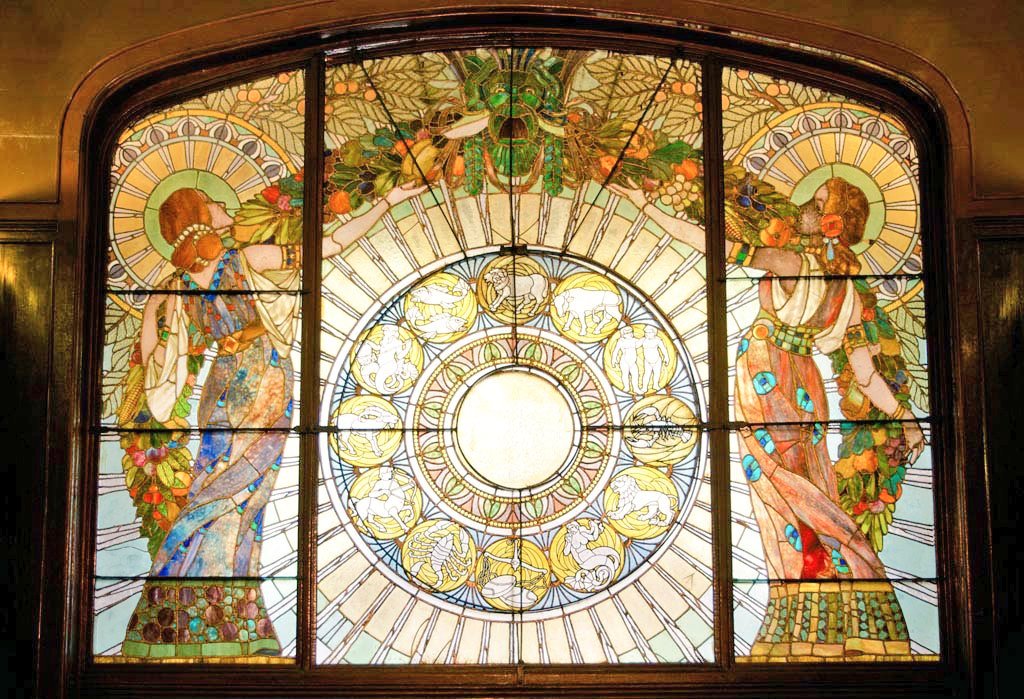 NouveauDeco's tweet photo. No location, no date, no name of the maker, no description, 3,500 retweets, 40,000 likes — clearly AI-generated. People are so easily fooled.

A pity, really, since there are so many stunning real stained-glass windows in the world. https://t.co/GAIMfLFWNX