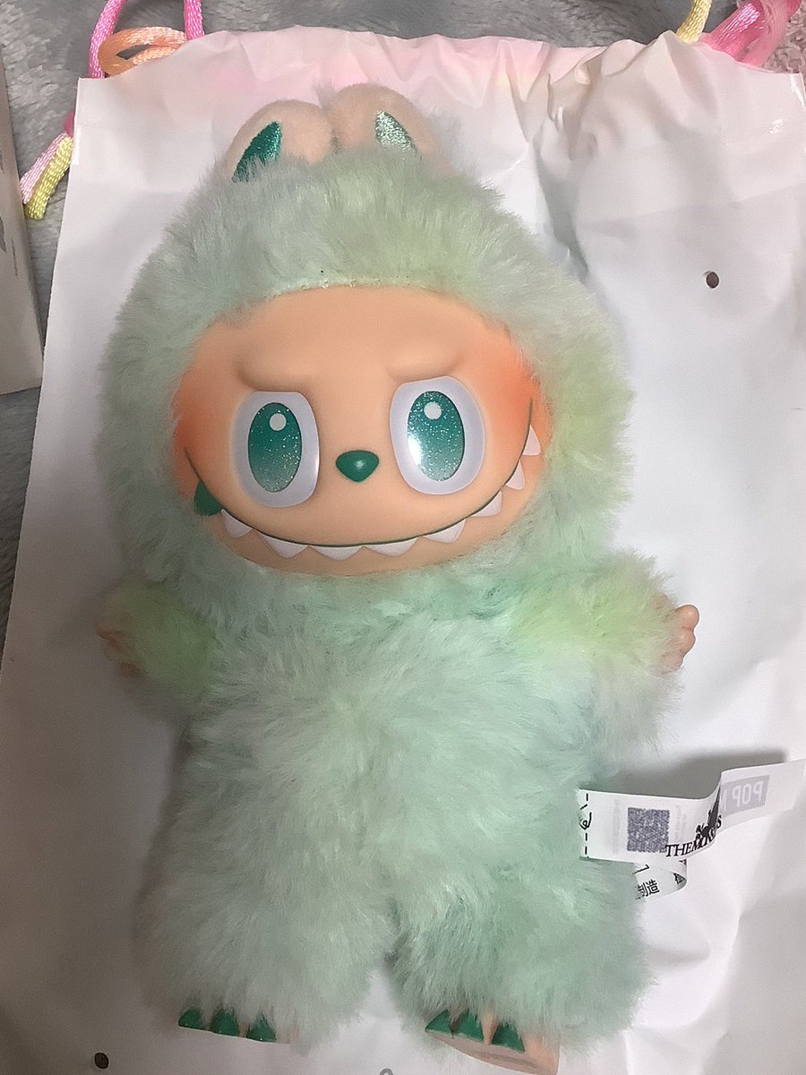 lmvq02's tweet photo. やっとポップマートに行けて買えたエナジーラブブさん、
��対本物のはずなのに、QRコードが滲みすぎてて読み取れない🥲
アソートで買ったのにみんな滲んでる🥲
どうして⁉️ https://t.co/iGyjNbrBTX