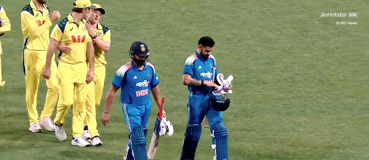 itzsecondself's tweet image. This frame. RO-KO MOMENTS ❤️♾️
#RohitSharma𓃵 #ViratKohli𓃵 #BCCI #INDvsAUS @JioHotstar