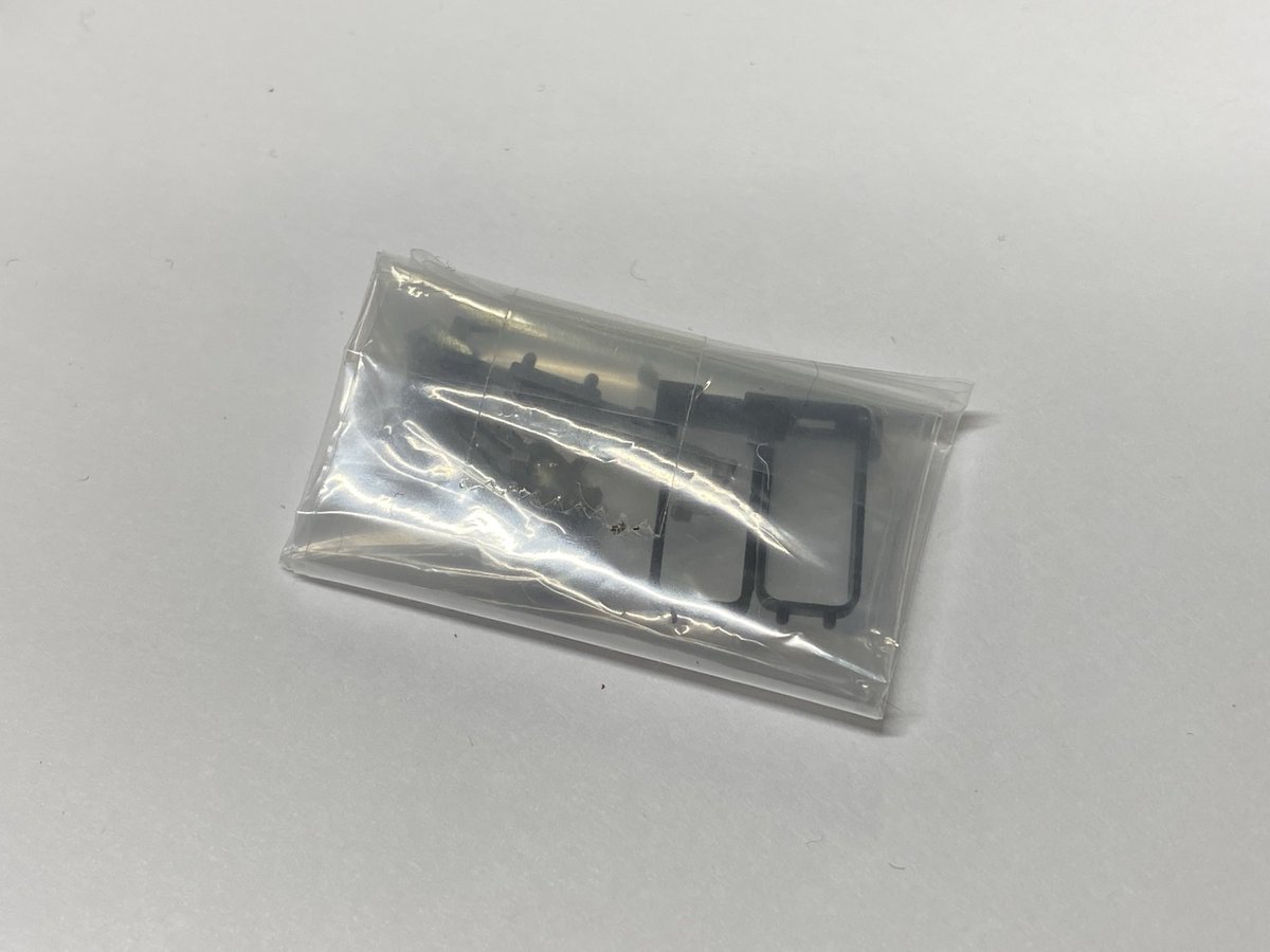 4番線付近の床にTOMIX キハ40系用のパーツ袋が落ちていました！
お心当たりのある方は従業員までお申し出ください🙇‍♂️