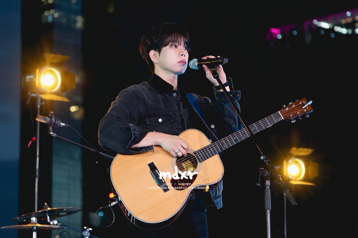 251025 pre
잘생긴거 축하드립니다♡

#LUCY #루시 #최상엽