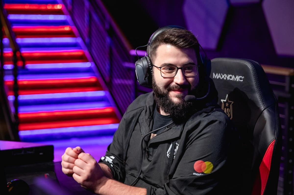 🚨 Cambio de última hora en la plantilla de Movistar KOI 🚨

Alexelcapo entrará por Jojopyun para la siguiente partida.