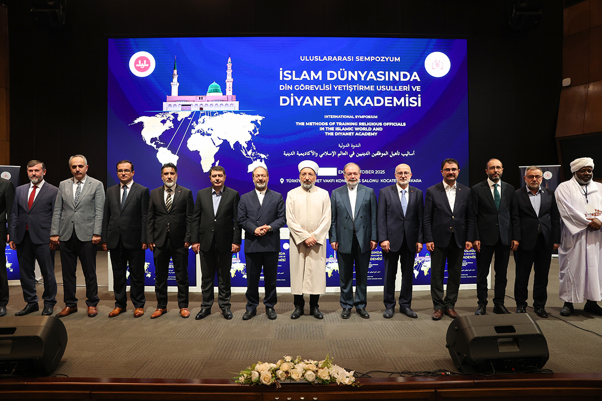 “Diyanet Akademisi, nitelikli din görevlileri yetiştiriyor”
diyanet.gov.tr/tr-TR/Kurumsal…