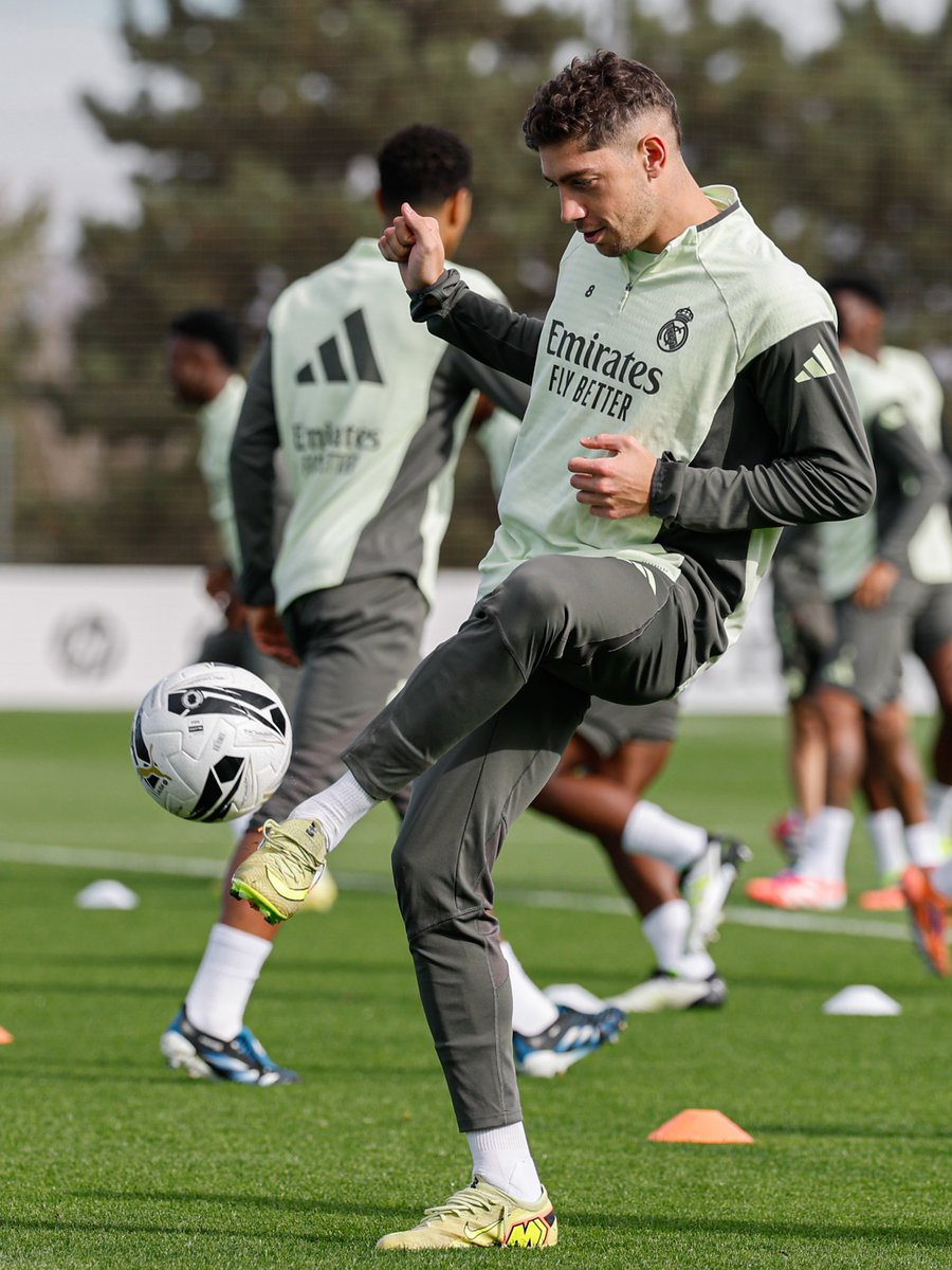 🇪🇸 <a href="/RaulAsencio7/">Raúl Asencio</a>
🇺🇾 <a href="/fedeevalverde/">Fede Valverde</a>