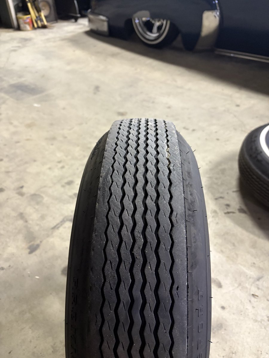 安心感のないトレッド面の幅。
かっこいいだけでしかないタイヤ😮‍💨