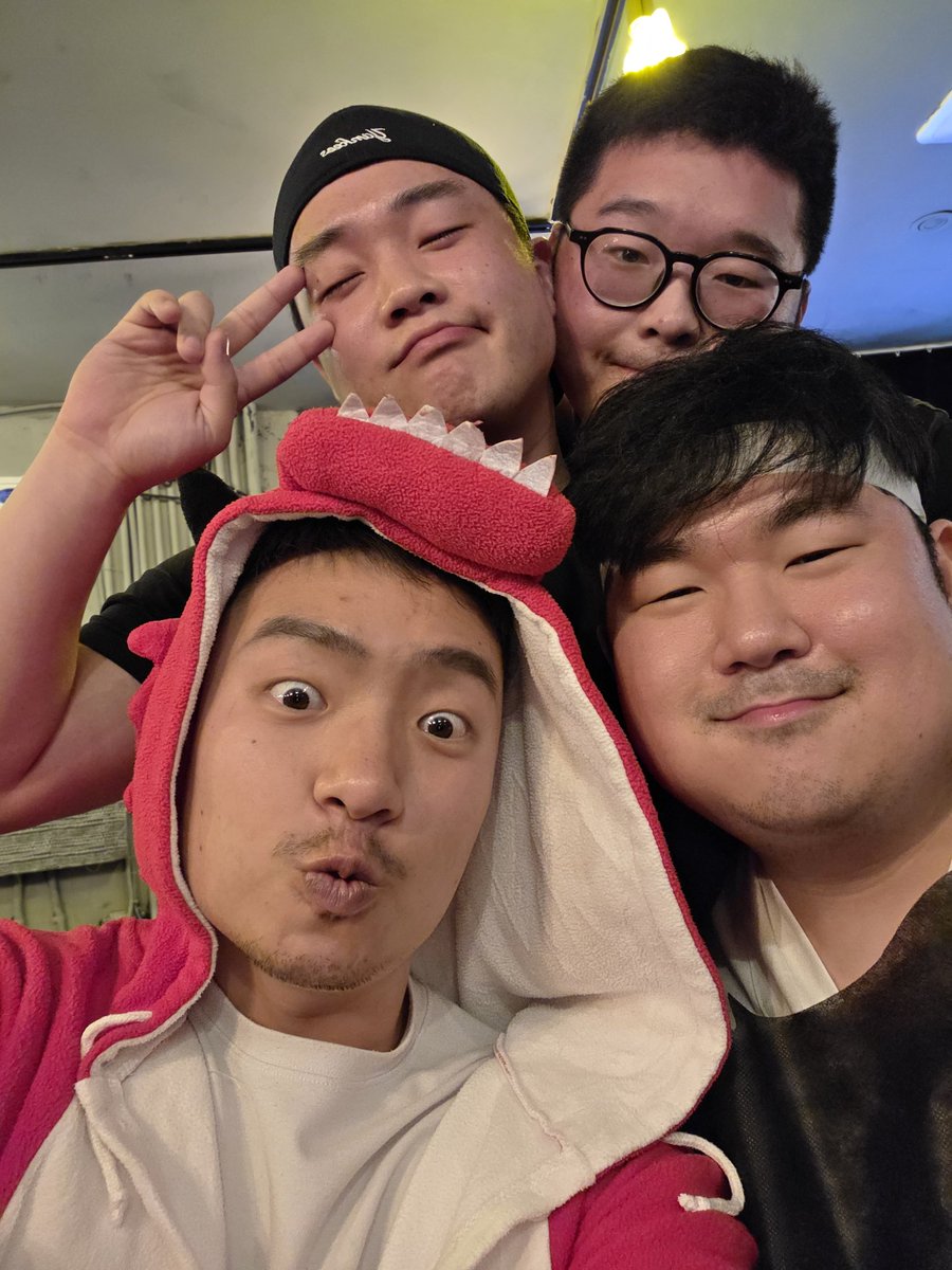 4인4ㅅㅔㄱ 

<a href="/mago_co_kr/">뮤 고</a> 
<a href="/Joonior__93/">준(Joon)</a> 
<a href="/Go_Jang_Nam/">고고쟝</a> 
<a href="/baikcon/">베이컨</a>