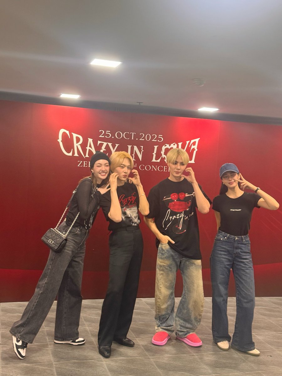 Orm Kornnaphat BR 🇧🇷 (@ormkornbr) on Twitter photo Orm Kornnaphat esteve hoje prestigiando o conserto de ZeeNunew, juntamente com Lingling Kwong.  
Orm participou de um clipe do Nunew há alguns meses ❤️
ZEENUNEW 2ND CONCERT
#ZNNCrazyInLoveConcert Orm Kornnaphat esteve hoje prestigiando o conserto de ZeeNunew, juntamente com Lingling Kwong.  
Orm participou de um clipe do Nunew há alguns meses ❤️
ZEENUNEW 2ND CONCERT
#ZNNCrazyInLoveConcert