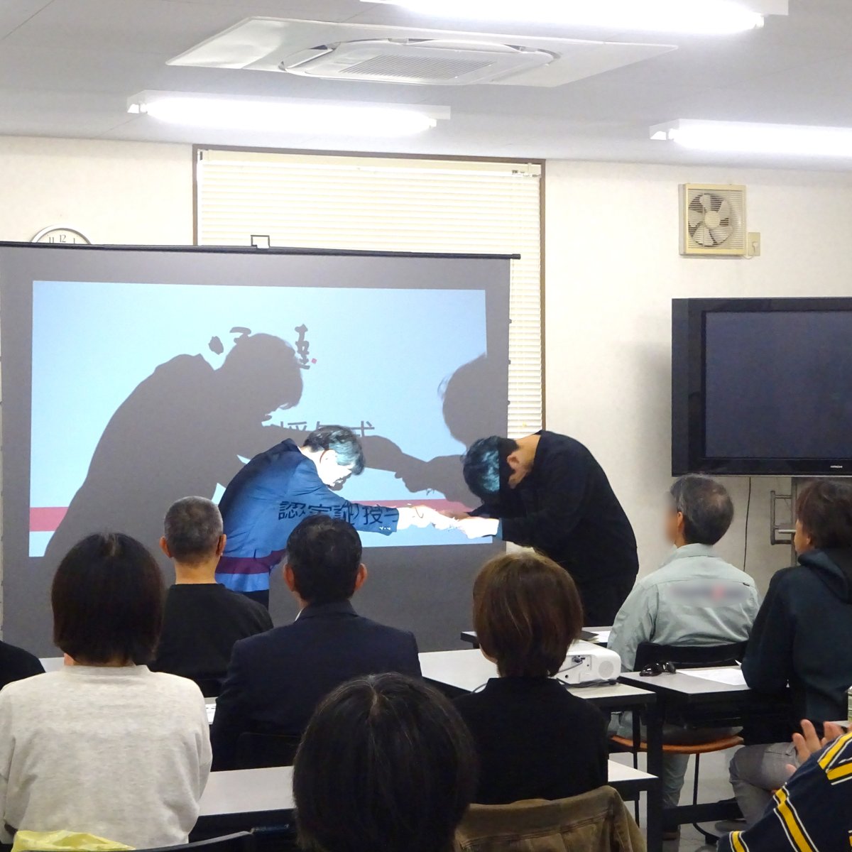 Tomei_DS's tweet photo. 当校にて日本ほめる達人協会 静岡支部『ほめ達！検定３級』を実施しました‼️
23名ものお客様が当校に足を運んでくださいました👏
ご参加いただいた皆様、合格おめでとうございました🤗

#褒めちぎる教習所 #藤枝市 #焼津市 #静岡市 #島田市 #自動車学校 #ほめ達 #日本ほめる達人協会 https://t.co/2sQa80zKtG