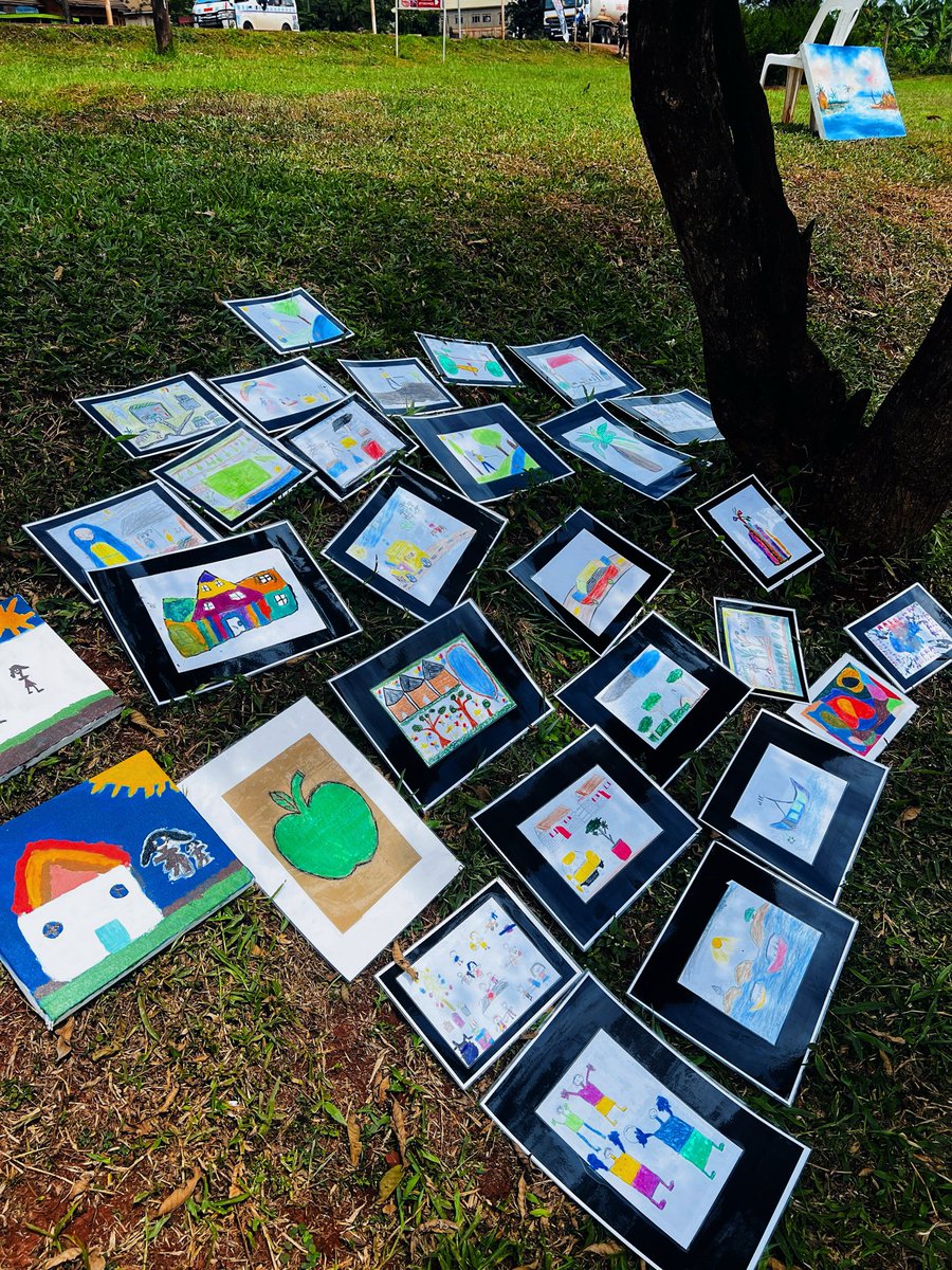 Vendors are live! Art, crafts and purpose all around 🎨🖌️ #HumanRights #HumanRightsArtsFestivalJinja #ArtForFreedom