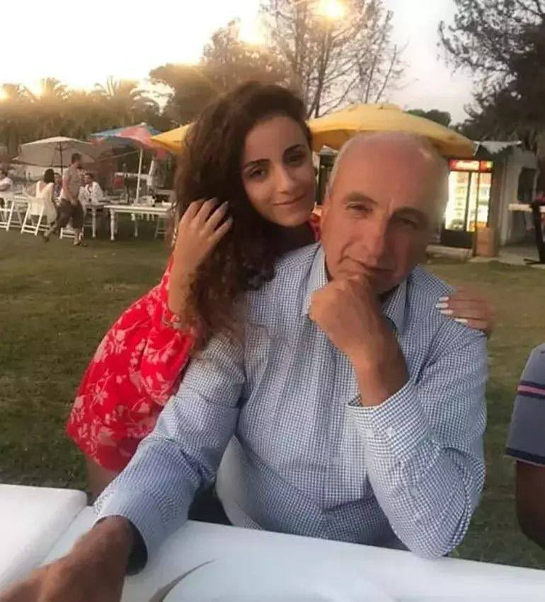 #SONDAKİKA 

İzmir Foça'da selde kaybolan Bülent Kaptanoğlu’nun cansız bedeni bulundu.