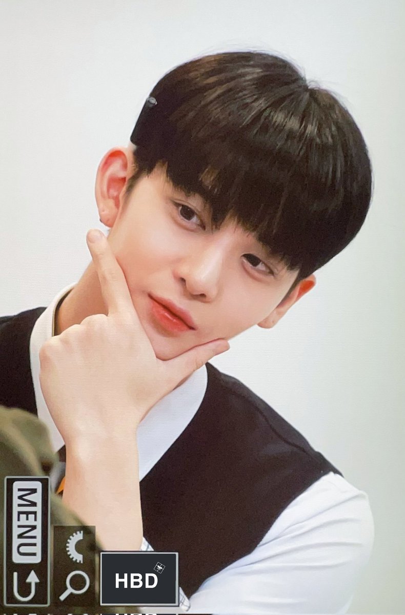 241025 미니레코드 팬싸인회 🐈‍⬛
퇴장전에 쭈뼛쭈뼛하더니 귀엽게 하트하고 나감ㅋㅋ #배진영 #BAEJINYOUNG #ベジニョン