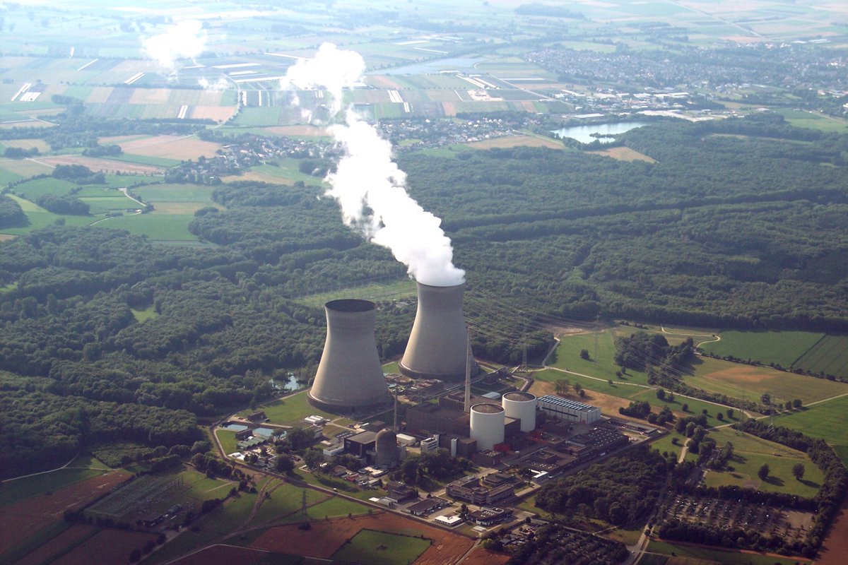 OldWhiteBoomer 🦈 (@oldwhiteboomer) on Twitter photo Auf diesem kleinen Grundstück wurde ein Viertel des gesamten bayerischen Stromverbrauchs erzeugt. Zuverlässig, sicher und fast ohne CO2 Emissionen.
Um diese Anlage zu ersetzen braucht man
3.200 WKA bilanziell
6.700 WKA für die theoretisch gesicherte Leistung
20.000 WKA für eine Auf diesem kleinen Grundstück wurde ein Viertel des gesamten bayerischen Stromverbrauchs erzeugt. Zuverlässig, sicher und fast ohne CO2 Emissionen.
Um diese Anlage zu ersetzen braucht man
3.200 WKA bilanziell
6.700 WKA für die theoretisch gesicherte Leistung
20.000 WKA für eine