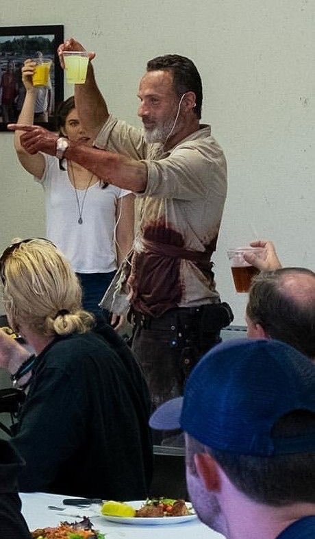 twd_thomass's tweet photo. He’s the legend #AndrewLincoln #TWD https://t.co/cMbkoqX3jG