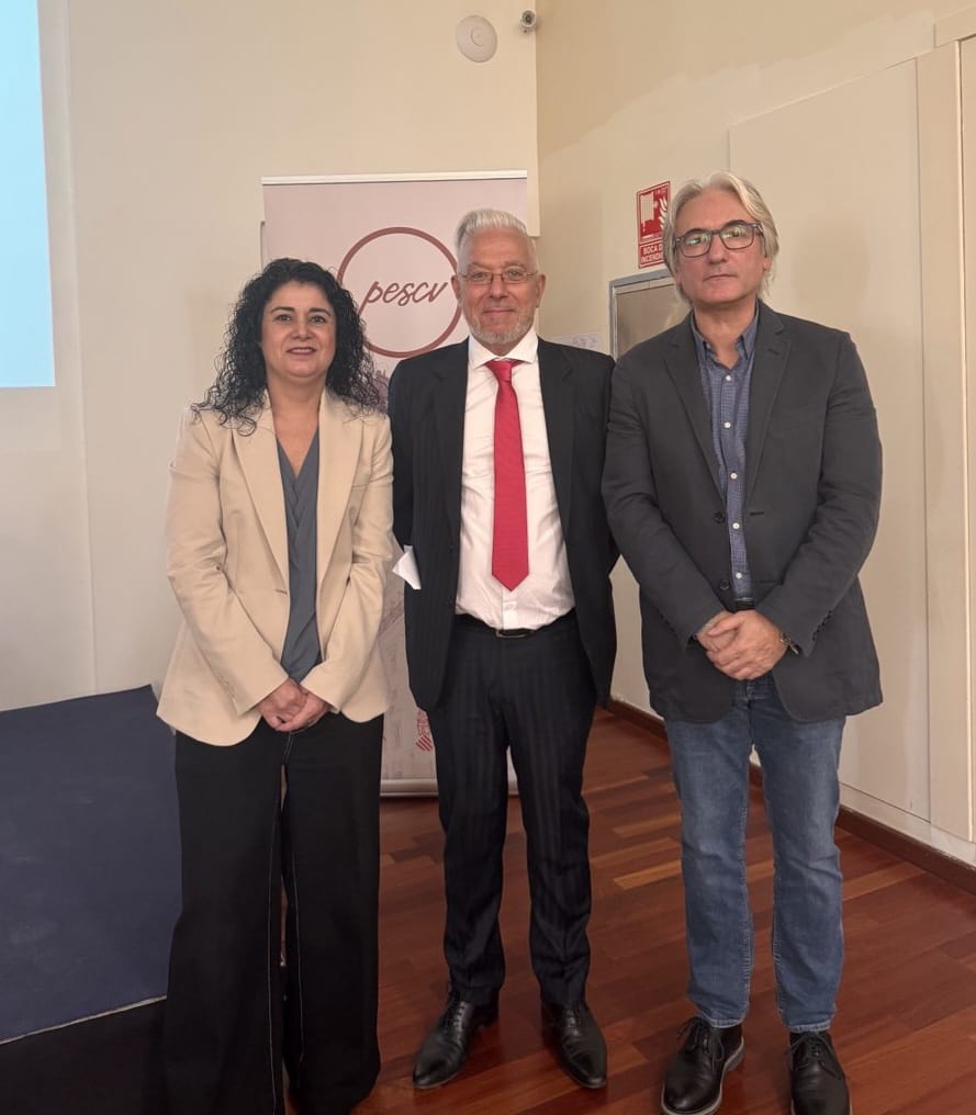 🗣️ <a href="/tncalero_ugtpv/">Tino Calero</a> participa en el #ForoPESCV de la Catedra de política econòmica i social de la <a href="/UV_EG/">Universitat València</a>, en el que ha parlat sobre el reptes industrials que ha d'abordar la Comunitat Valenciana.