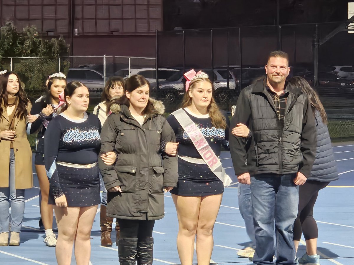 DrWhalen3's tweet photo. #SeekonkHS Senior Night 📣 https://t.co/30QbfOOT68
