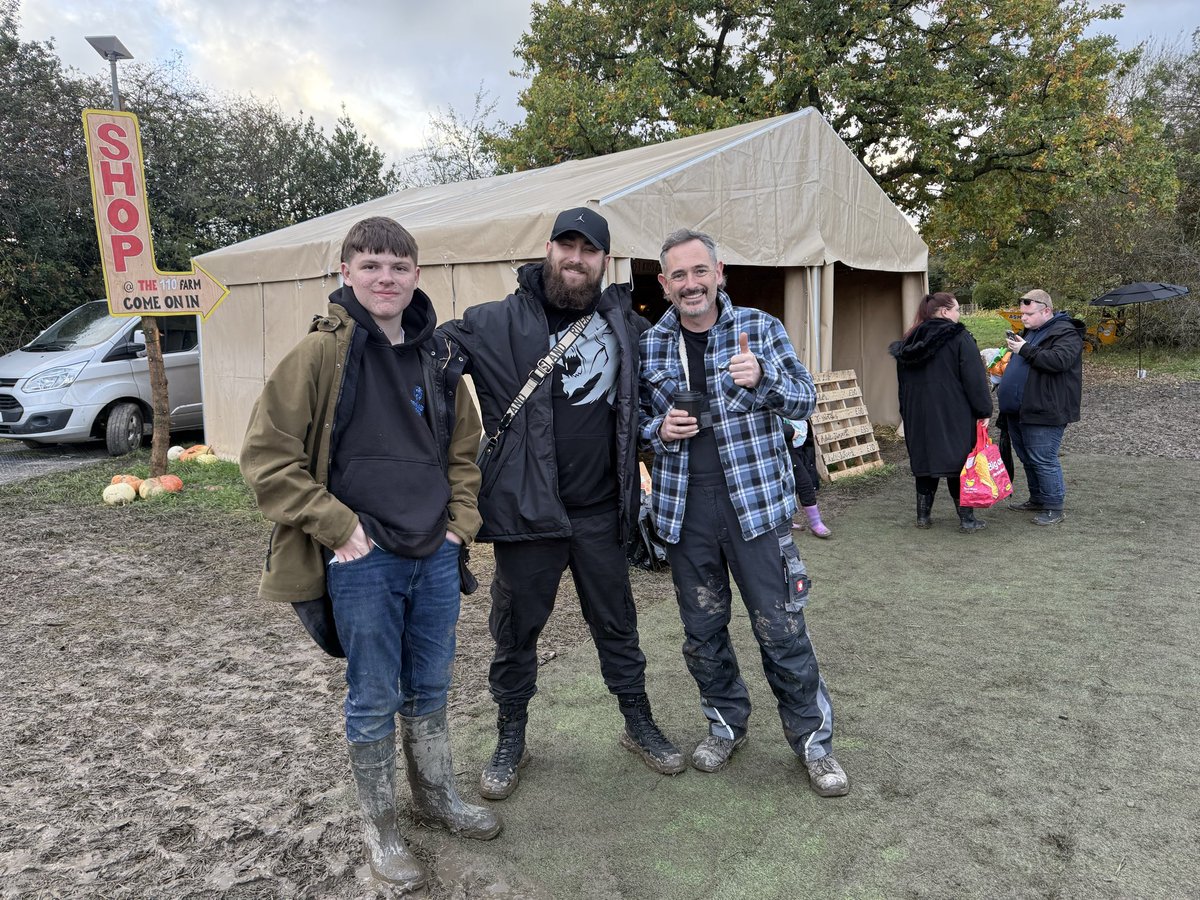 reeceaitken239's tweet photo. What a day @The110Farm hands down the best pumpkin patch about and meeting so many awesome people canβt wait till next year π @Syndicate @SyndicateOG #the110 #syndicate #lifeoftom https://t.co/byAd9cy4J0