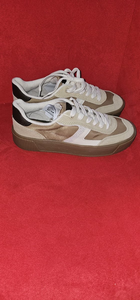 Tout est disponible.

call.whatsapp.com/voice/WvF6FM7v…