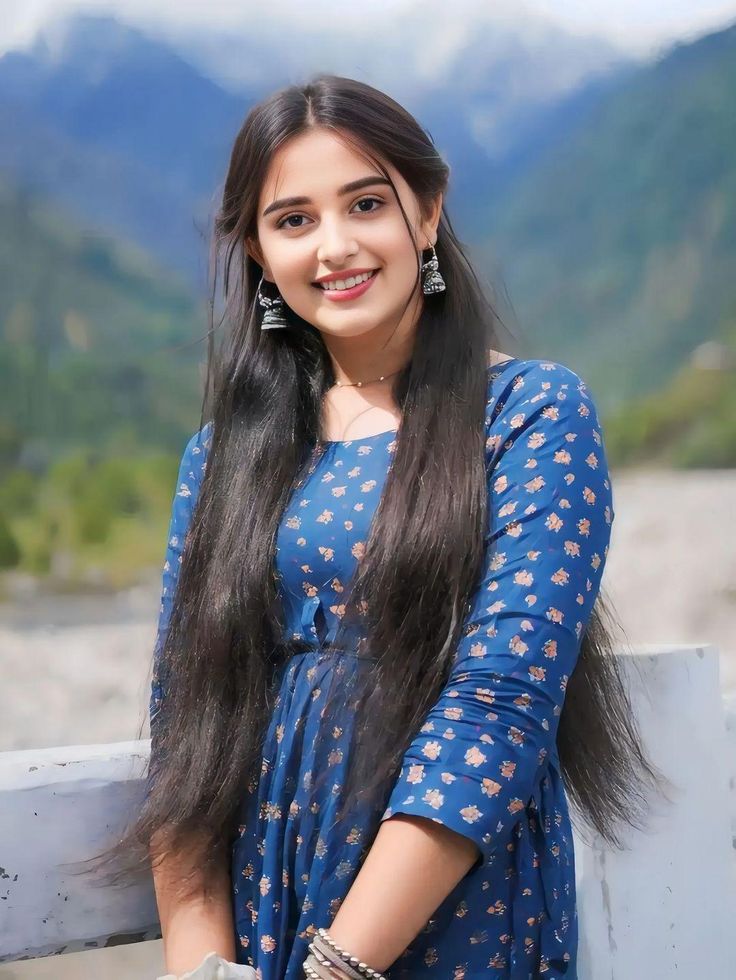 हर किसी पर भरोसा ना करो ..

यहाँ लोग शुरुआत में कुछ और बाद में कुछ और होते हैं 

            ♥️New beginning ♥️
           💐with enthusiasm💐