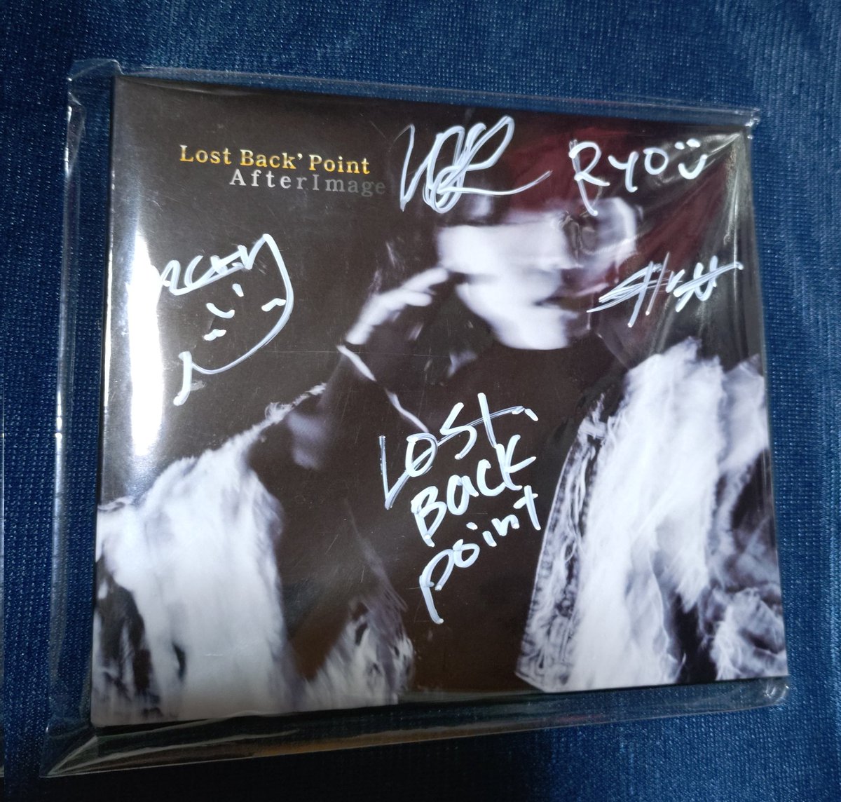 michiro_stalin6's tweet image. 昨日の戦利品。Lost Back' PointのCD[Afterlmage]物販で購入。
ただただ美しい曲
ただただ美しい歌声。
ライブを観たらCDあったので購入。サインも書いてもらった。
新譜は配信のみらしいので、そちらもいずれ盤になればいいな？聴くのが楽しみだ。
#LostBackPoint
