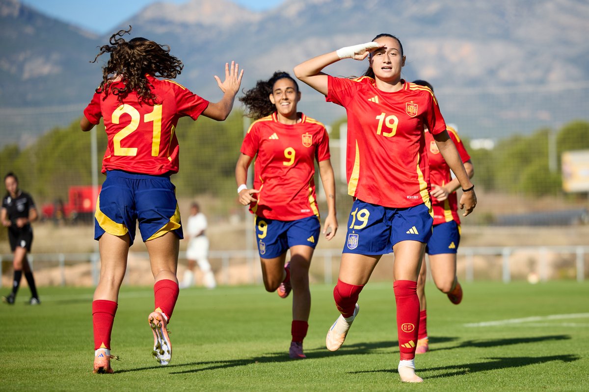 SEFutbolFem's tweet photo. ✅ La Selección #SUB19 supera el primer test ante Francia.

🇪🇸 2-0 🇫🇷 

✍️ Crónica: https://t.co/fljG4zdCAZ 

#NuestraBase https://t.co/YlTOnwCv1a