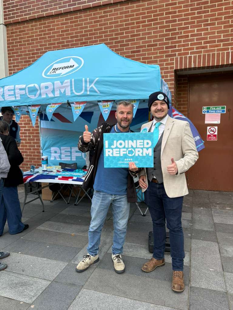 TimReform's tweet image. Great people at the #ReformActionDay here in Crawley!

Sign up today to be part of the movement for a better Britain 📷

reformparty.uk/join

#ReformUK #TakeBackControl #JoinReform