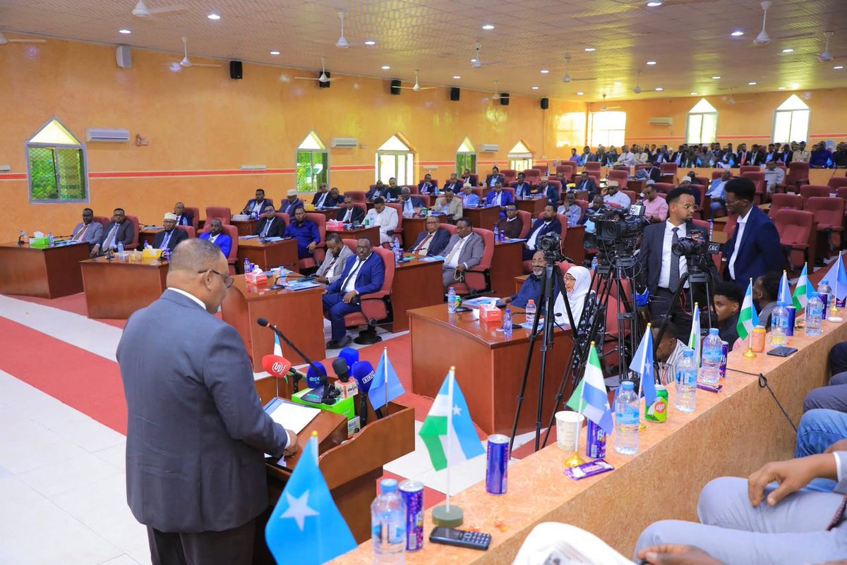 Garowe, 25 Oktoobar 2025- Gudoomiyaha Golaha Wakiilada Dowlada Puntland  <a href="/abdirisakasaid/">Abdirisak Ahmed Said</a> Said, oo ay weheliyaan Gudoomiye ku xigeenka 1-aad Hon Mohamed Baarri Shire, iyo Gudoomiye ku xigeenka 2-aad ee Golaha <a href="/HonAwoowe/">Hon Mohamed Mahamud Esse</a>, ayaa goob joog ahaa Furitaanka Kal-fadhiga 57-aad Ee Golaha.
