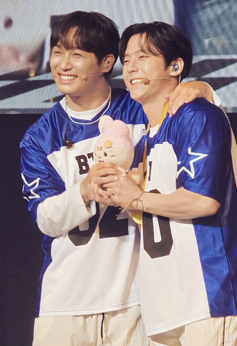 運気急降下中⇘⇘⇘
お二人の笑顔御守りになんとかする。
#BTOB #비투비 
#ミニョク #MINHYUK #민혁 
#ヒョンシク #HYUNSIK #현식