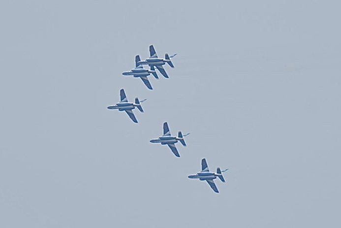 soracosorairo's tweet photo. エアフェスタ浜松2025予行
基地周辺での撮影は諦めて
浜松市民が見たら
浜松だとわかる景色とブルーインパルスを撮りたくなって移動🚗³₃
間近の迫力ある写真はガチ勢さんのを拝見させていただくとして、
せっかく浜松でブルーインパルスが見れるチャーンス♬.*ﾟ
浜松の街と撮りたい♬.*ﾟ
途中雨も降ってきたり
イメージしていた写真には程遠いけど
ワクワクしながらの撮影♬.*ﾟ
バズーカ手持ちで重くてなかな���難しかったけど、楽しかったです♬.*ﾟ

明日は本番✈️𓈒𓂂𓏸
雨の予報だけど、飛べる天候だといいですね(*´꒳`*)
私は仕事…
合間にチラ見できたらいいな(*´艸`)

#エアフェスタ浜松2025
#α7CII 
#アクトシティ浜松
#グランドホテル浜松
#浜松プレスタワー
#一条タワー

SIGMA150-600mmF5-6.3DG DN