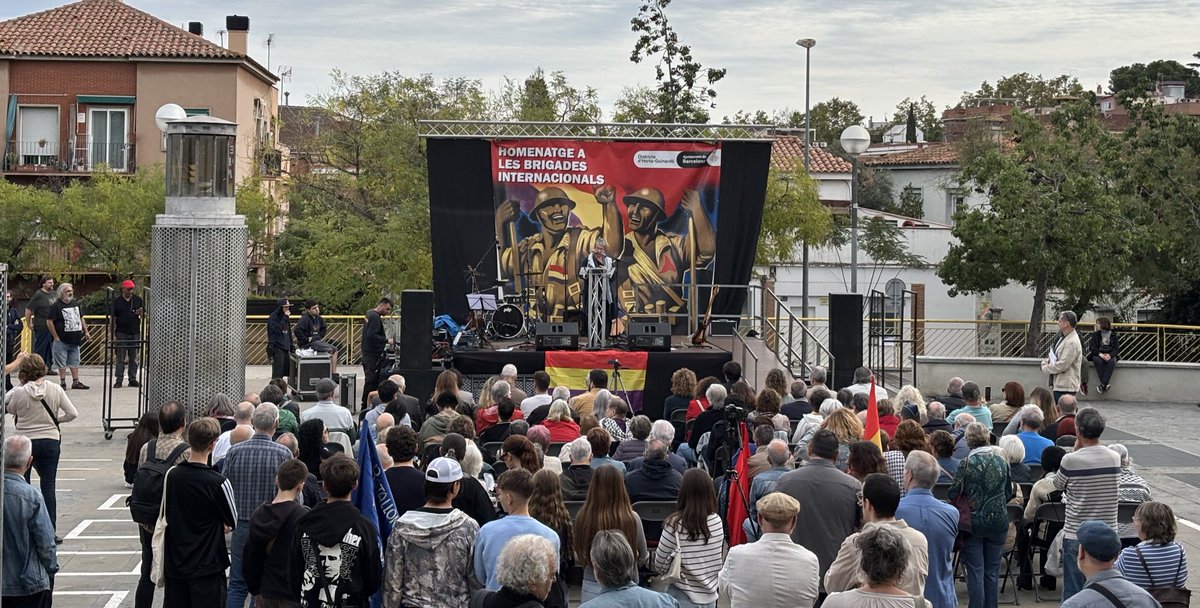 erchg7's tweet photo. Avui som a l’acte en homenatge a les brigades internacionals. 

Commemorem la lluita d’homes i dones pels valors universals de la pau, la llibertat i la justícia.

Els valors dels brigadistes són els mateixos que avui ens han de mobilitzar contra el genocidi contra Palestina. https://t.co/b0ab1s8XL7