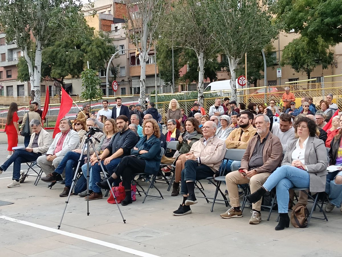 erchg7's tweet photo. Avui som a l’acte en homenatge a les brigades internacionals. 

Commemorem la lluita d’homes i dones pels valors universals de la pau, la llibertat i la justícia.

Els valors dels brigadistes són els mateixos que avui ens han de mobilitzar contra el genocidi contra Palestina. https://t.co/b0ab1s8XL7