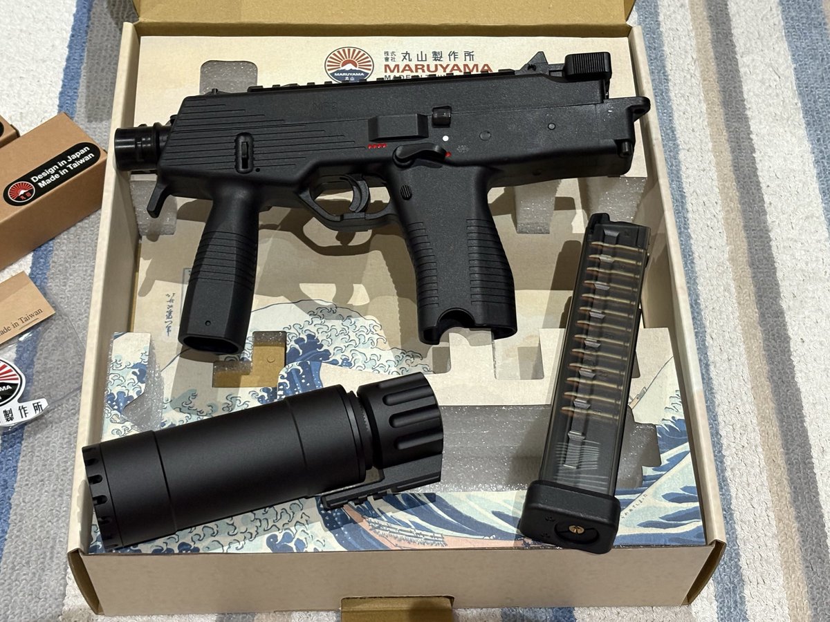 ExillisMS's tweet photo. MARUYAMA MP-IX SMG DX (JP version)
内容はこんな感じ
オマケにBBローダー(小)も付いてた

早速全部繋げてみる
カッコよ
#MPIX #MP9 https://t.co/j2MAlXWxfr