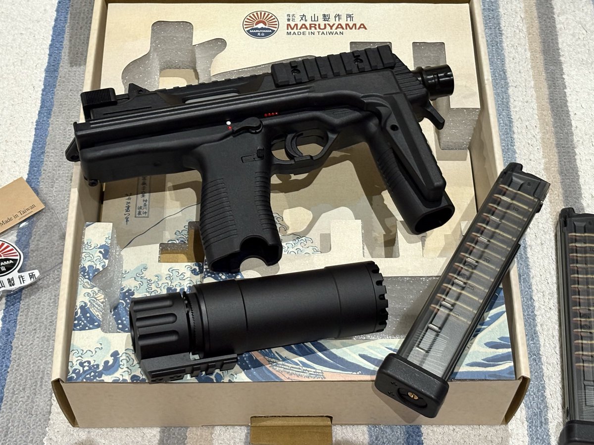 ExillisMS's tweet photo. MARUYAMA MP-IX SMG DX (JP version)
内容はこんな感じ
オマケにBBローダー(小)も付いてた

早速全部繋げてみる
カッコよ
#MPIX #MP9 https://t.co/j2MAlXWxfr