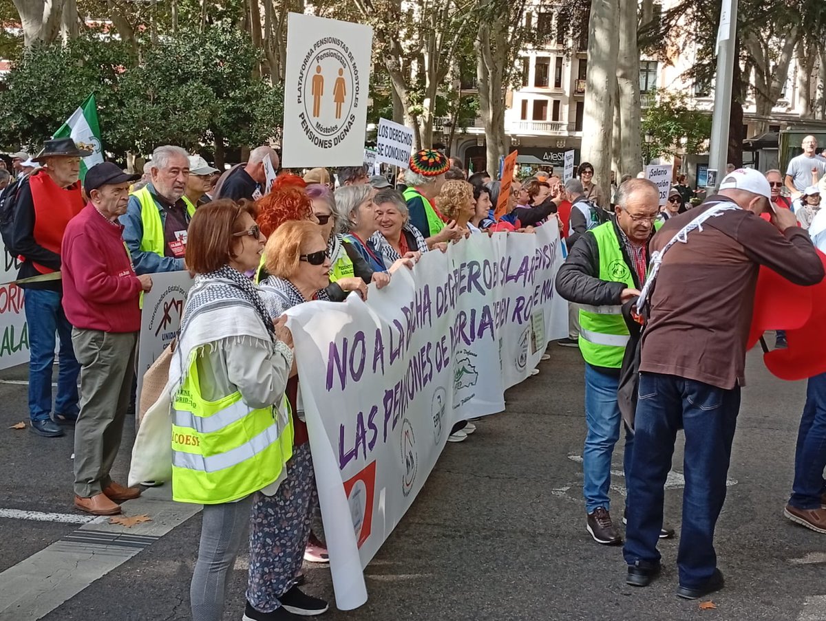 SoliObrera's tweet photo. 🧵Hilo | MANIFESTACIÓN ESTATAL Y UNITARIA DE PENSIONISTAS EN MADRID
🟥Gran esfuerzo en DEFENSA DE LO PÚBLICO

Gobierne quien gobierne, Las pensiones y lo público se defienden
#PensionesPublicas #PensionesDignas #NoALosPPEs https://t.co/ttVRhUz3KW