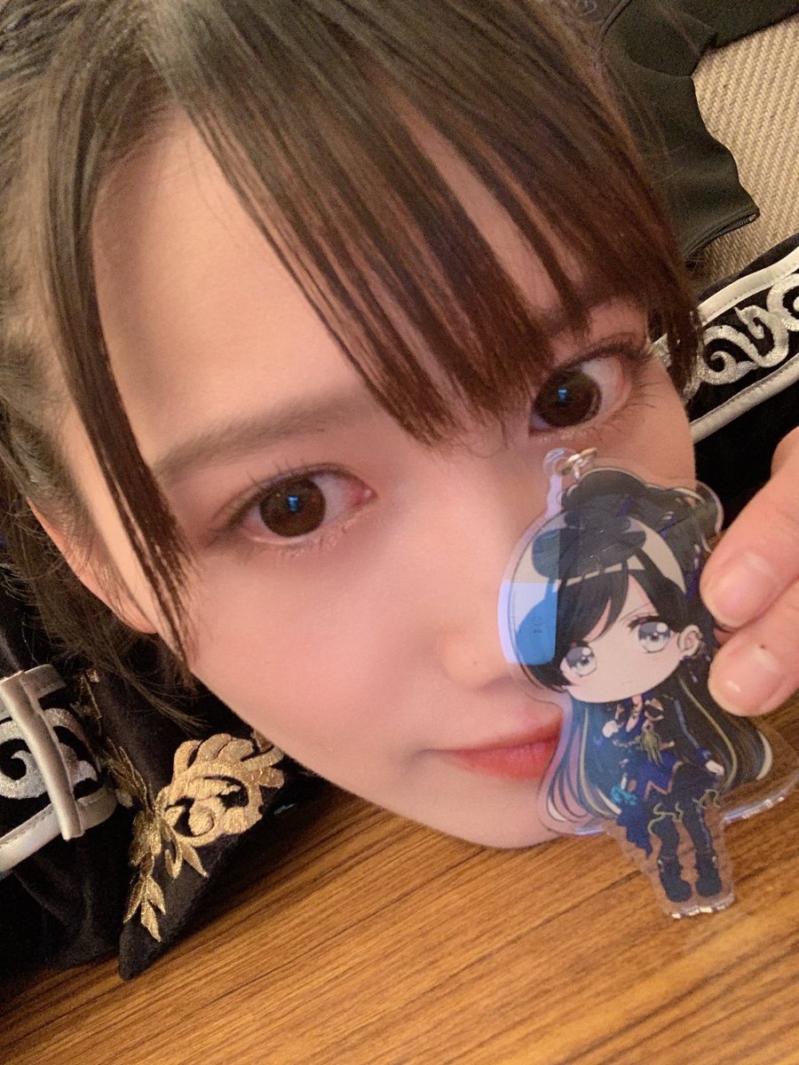 #グルミク5周年
おめでとうございます☺︎
プレイしてくださるディグラーの皆様のおかげです。

燐舞曲 青柳椿椿として、歩んできた日々のすべてが、私にとって大切な時間です。
これからも、Dで始まる新世界を共に繋いでいきましょう☺︎

5周年目も、燐舞曲の音を届けられますように。
#D4DJ #燐舞曲