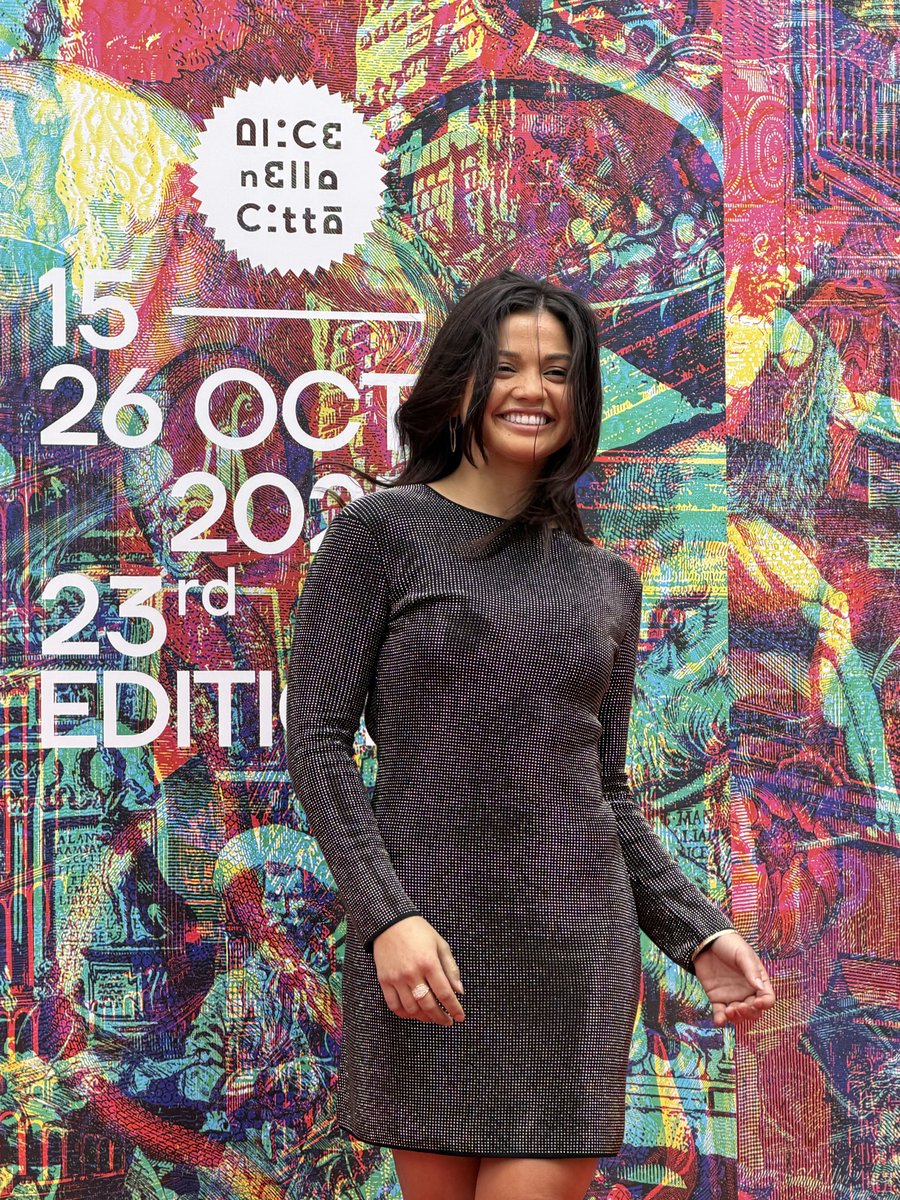 Noah Beck e Siena Agudong ad Alice nelle Città per The Bad Boy &amp; Me.