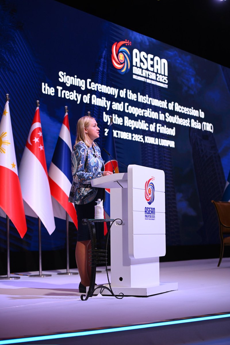 elinavaltonen's tweet image. Olen juuri allekirjoittanut Suomen ja ASEANin välisen ystävyys- ja yhteistyösopimuksen.

Tämä on tärkeä askel kohti tiiviimpää yhteistyötä Kaakkois-Aasian maiden kanssa. Haluamme vahvistaa suhteita erityisesti kaupan ja teknologian aloilla – ja rakentaa yhdessä tulevaisuutta,…