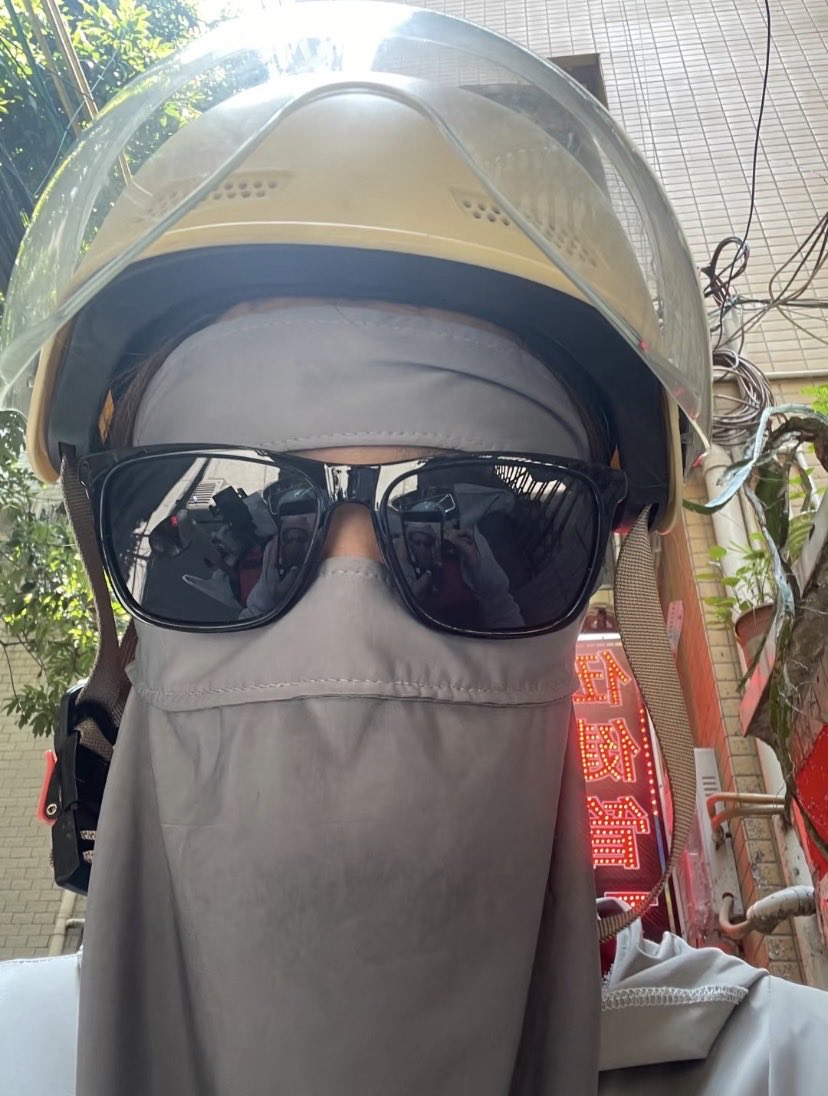 我感觉我都晒成菲律宾女佣了，电动车一晒太阳，烫到屁股直接开花，烦屎了，烦屎了，烦屎了，真想打人