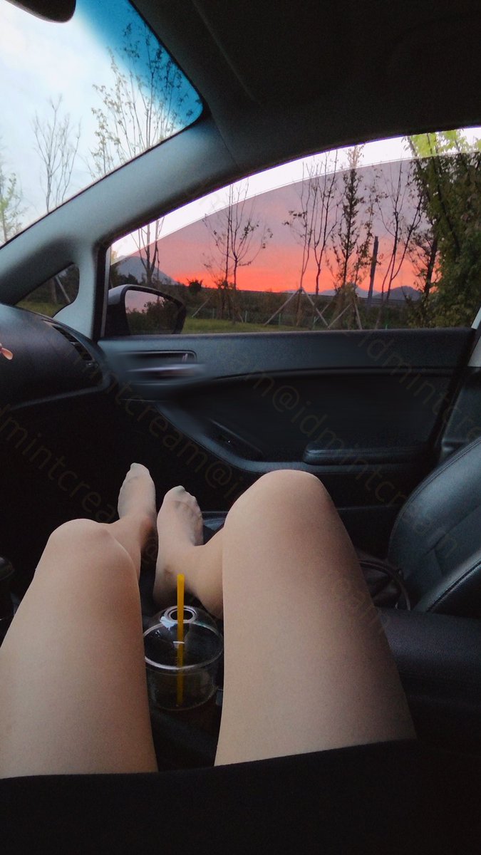 #시디 #CD #crossdresser 

창문 밖 노을이 예뻐서💜