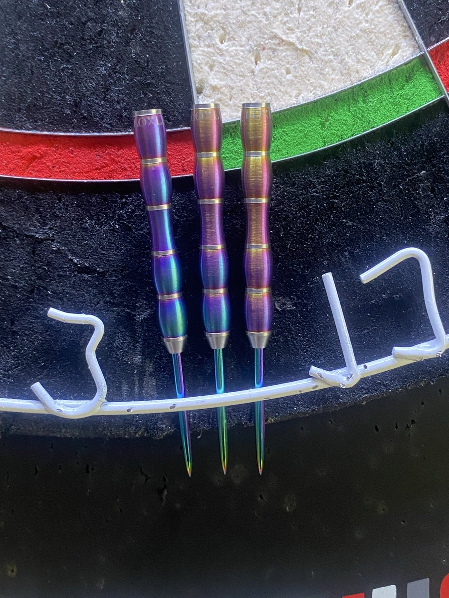 New Darts Day: <a href="/LoxleyDarts/">Loxley Darts</a> ‘Jelly Beeney’ | 23g | 95% Tungsten 

These are really fun and very unique, really like the grip pattern, helps to hold them in same place ! 

Bought from <a href="/thedartslounge/">The Darts Lounge Ltd</a> Highly recommend ! 
Brilliant service, arrived very quickly ! 

<a href="/Matt_B_Loxley/">Matt B Loxley</a>